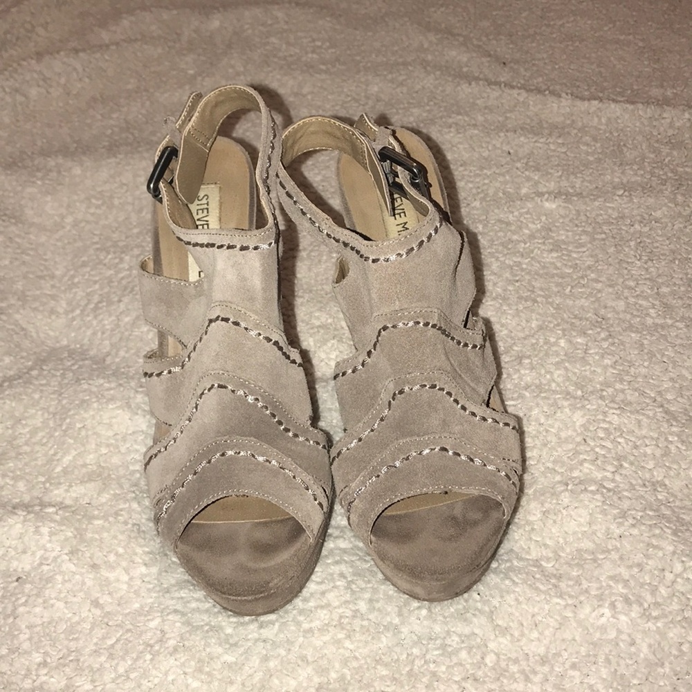 Suede heels - Picture 2 of 3